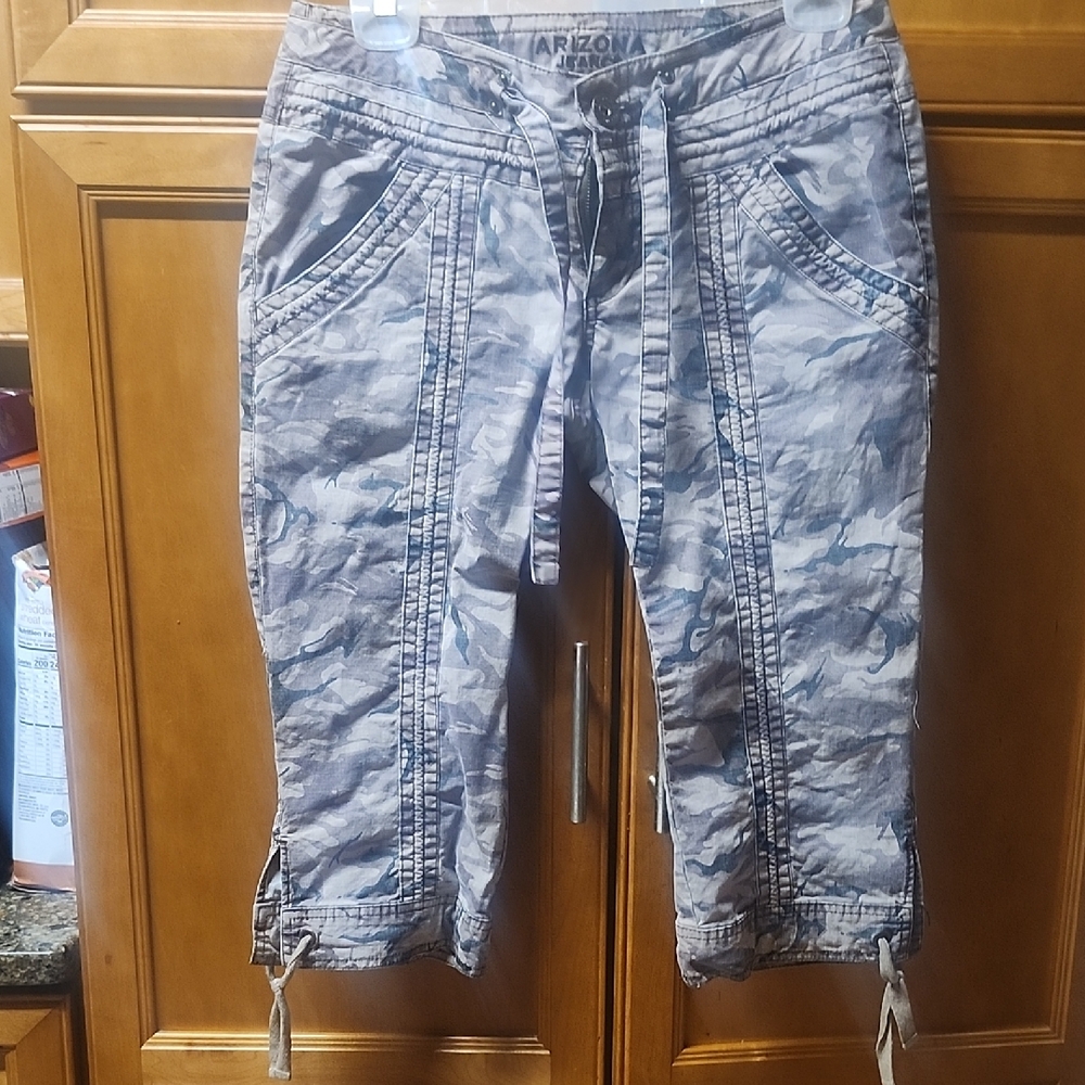 Arizona Jean Company Women's Blue Camo Capris